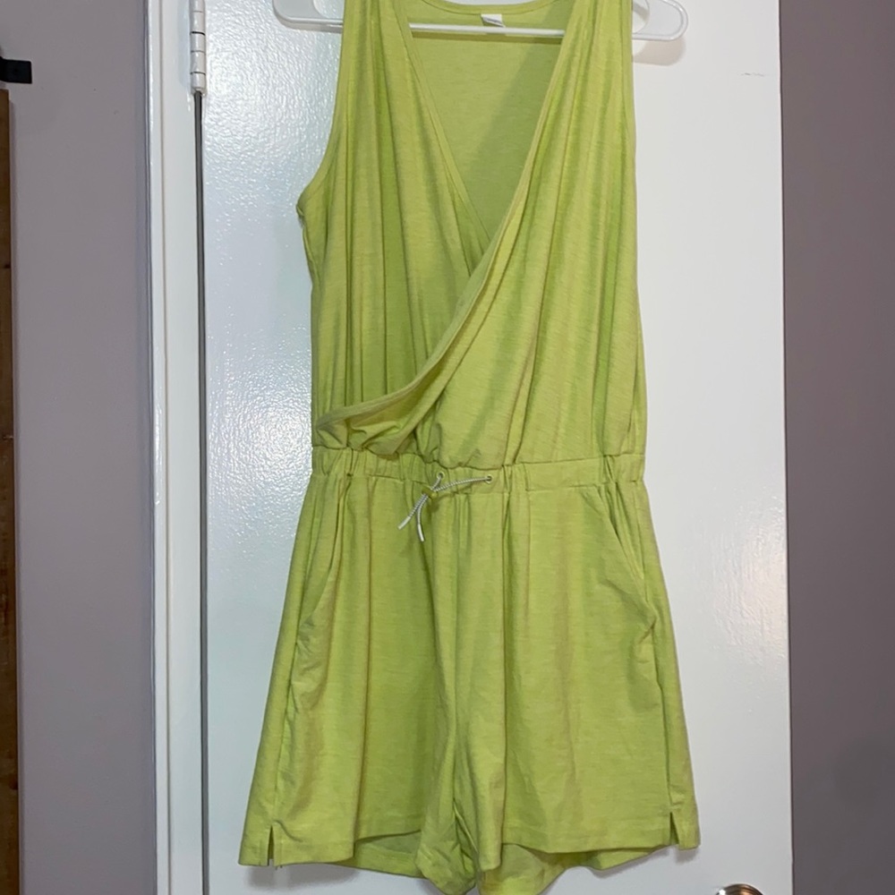 Never worn! Size M‎ romper from Old Navy
